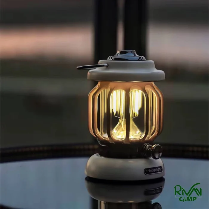 استفاده از چراغ فانوسی کینگ کمپ مدل KL2305 برای فعالیت های شبانه